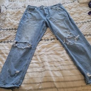 American Eagle Mom jeans size 14. Super cute but are more like a size 12.
